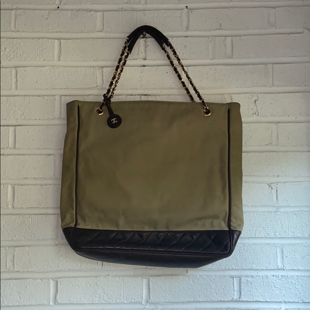 CHANEL tote